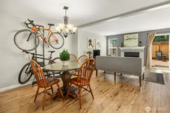 There’s plenty of space for a 4–6 person dining table, with room to spare for a buffet or decorative shelving unit.