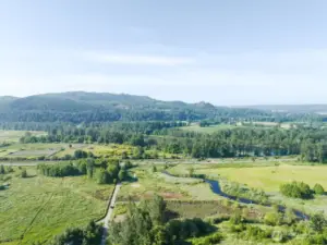 Sweeping views of the valley and Skykomish River!