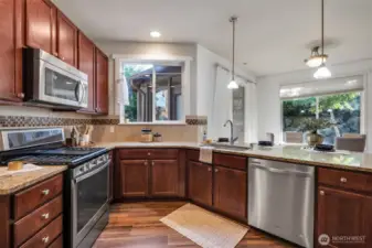 Excellent meal prep station with everything you need at your disposal.