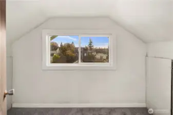 office/ extra room upstairs