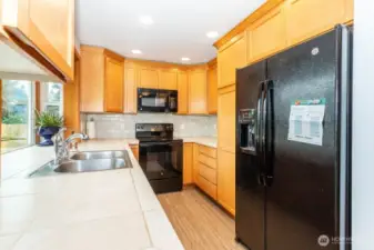 Kitchen with GE Appliances