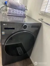 washer/dryer comes with home