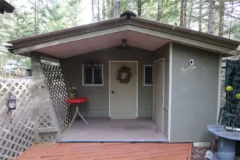 Lovely cedar Cabana