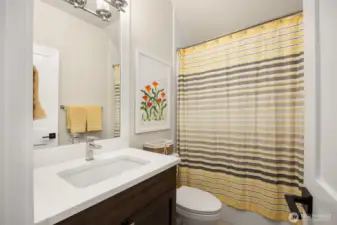 The adjacent full bathroom on the upper level.