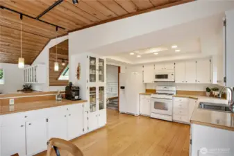 Kitchen offer lots of counter space and stoage.