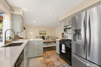 Gas range and great storage options.