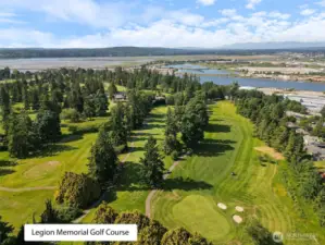 Only a few blocks from the Golf Course, Park and Everett Waterfront