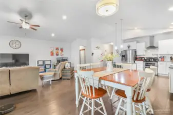 Dining & Kitchen