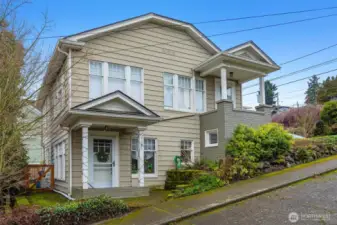 Duplex configeration with separate addresses (3201 & 3203) offers exceptional flexibility and income potential. Two units - each with 2 beds, 1 full bath and laundry. Live in one unit and rent the other or convert to a 4 bedroom, 2 bath single-family home.