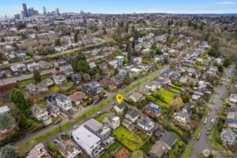 Commutinig is a breeze - 10 mins to downtown and 20 mins to Seatac.