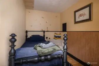 Airbnb 2nd bedroom.