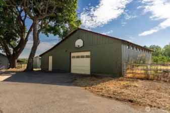 1772 SF Garage shop building with Bonus room.