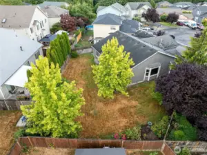 Another view of the yard shows off how private it is with the mature landscaping!