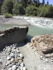 big rocks make dramatic views