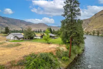 This riverside property offers unmatched scenery with sweeping mountain views and direct access to the water. Expansive lawns and mature trees create a private retreat just steps from the river’s edge.