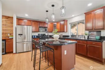 Kitchen with direct access to Bar