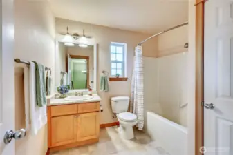 Upstairs full bathroom