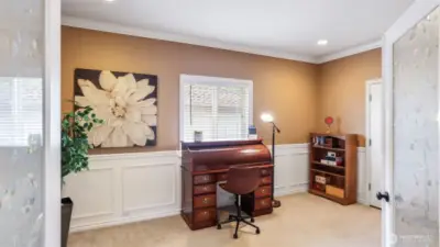 Endless possibilities in this adaptable flex room—create the space that fits your lifestyle,