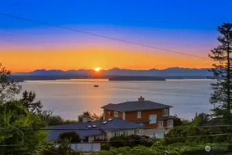 Imagine coming home every day to  breathtaking 180-degree panoramic views of  Puget Sound, the Olympic Mountains, and  Vashon and Blake Islands. This stunning 2004  Omni-built home is designed to embrace  these vistas, offering the perfect balance of  luxury, comfort, and functionality.