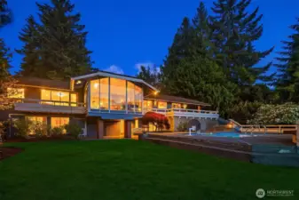 The view side enjoys a great lawn area for little ones and furry friends to play in.