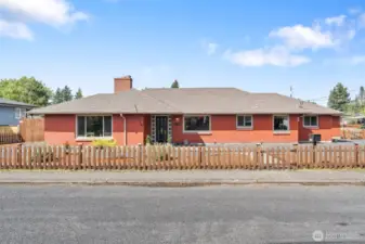 Welcome to 1001 Elm Street, the cutest Mid-Century Rambler in Chehalis!