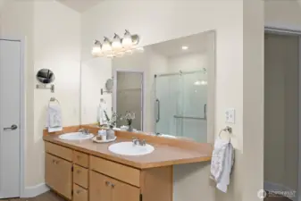 Primary ensuite bath