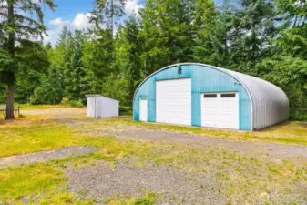 Huge 1,258 sq ft garage/shop