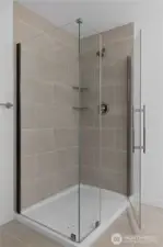 Bath of main bedroom.