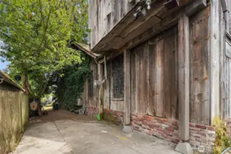 East Side Yard w- Parking