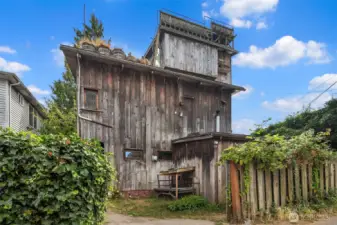 Rear Parking off Alley