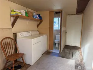 mud / utility room in between main house and ADU