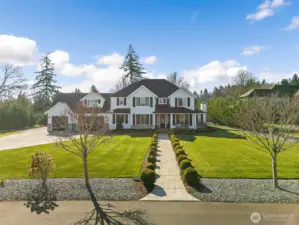 Walk into your dream home! Space,light,modern farmhouse,quiet,private,comfort and style. Easy commuting location,close to everything but yet also feels like a vacation property. It's everything you have been looking for.