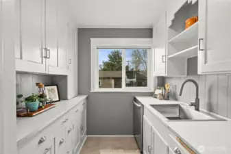 Who needs a giant kitchen when simple living is the goal? This classically modern space is thoughtfully designed with everything you need, nothing you don’t, and just the right balance of charm and function.