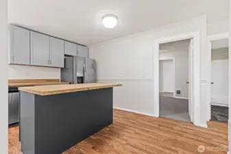 Kitchen w/ Eating Island