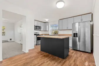 Kitchen w/ Eating Island