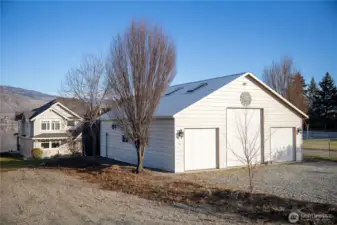 Lake House & Shop - large half acre lot