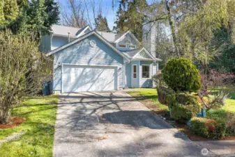 Double car garage off of the cul-de-sac