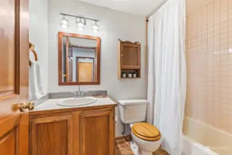 Main floor full bath with tiled tub / shower