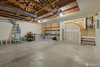 Spacious garage