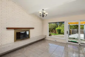 Extra large windows bring the outdoors in!