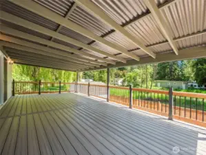 Large Side Deck off od Kitchen