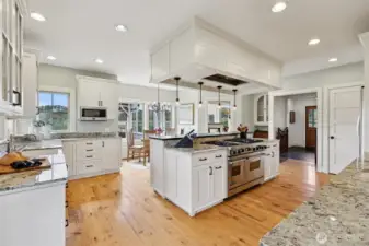 You'll LOVE this Kitchen witha Viking Range, Granite Counters and Breekfast Nook!