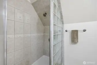 Upper floor 3/4 bath