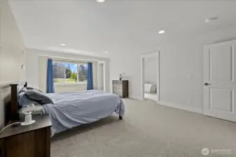 Large primary to 5 piece bath.