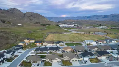 Suncrest is ideally situated between downtown Chelan to the east (not shown) and medical services and schools to the west!