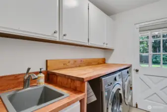 Laundry room with backyard and patio access
