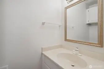 First floor 1/2 bathroom