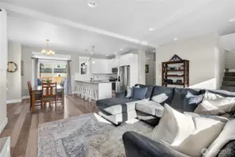 Open floorplan, ideal for entertaining.