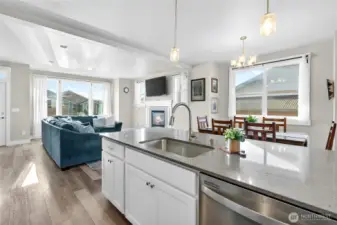 Open floorplan, ideal for entertaining.