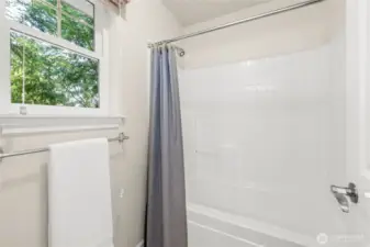 Bathroom 2 bath tub